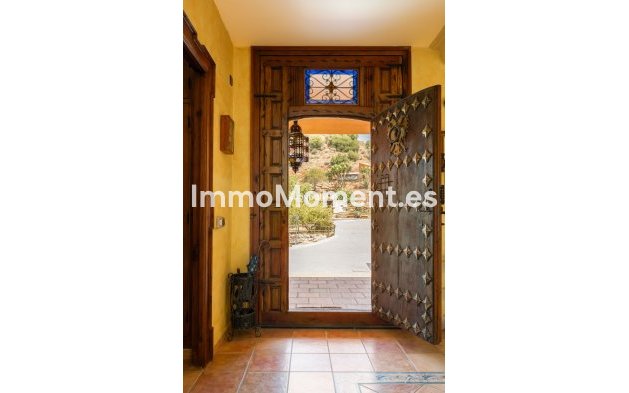 Resale - Country house - Inland  - Almogía