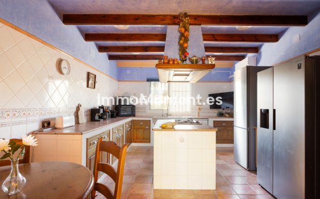 Resale - Country house - Inland  - Almogía