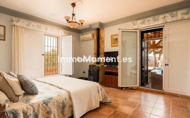 Resale - Country house - Inland  - Almogía