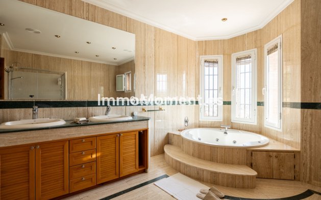 Resale - Country house - Inland  - Almogía