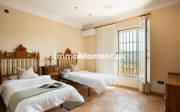 Resale - Country house - Inland  - Almogía