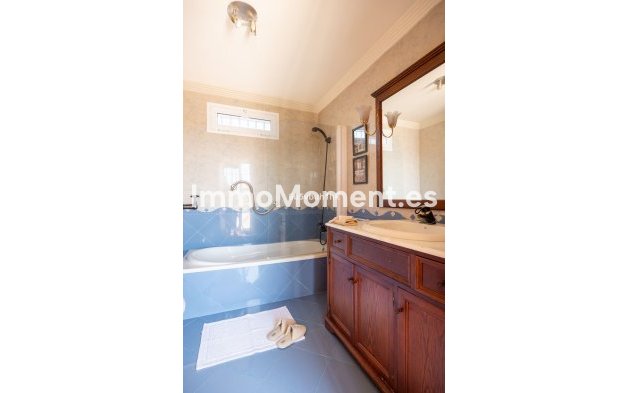 Resale - Country house - Inland  - Almogía