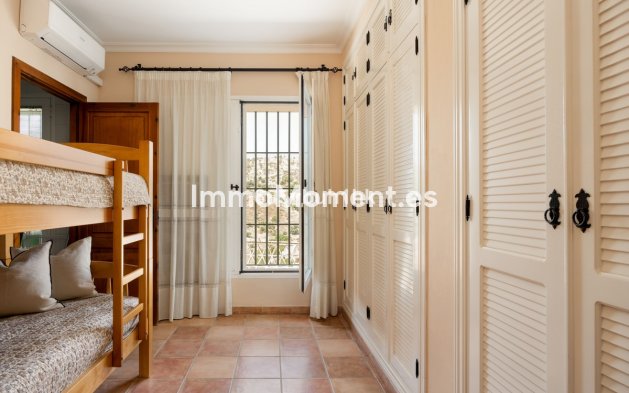 Resale - Country house - Inland  - Almogía