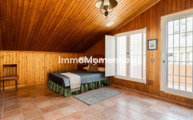 Resale - Country house - Inland  - Almogía
