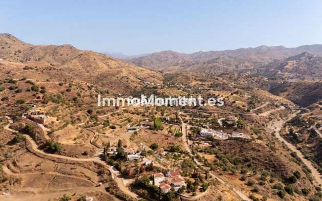 Resale - Country house - Inland  - Almogía
