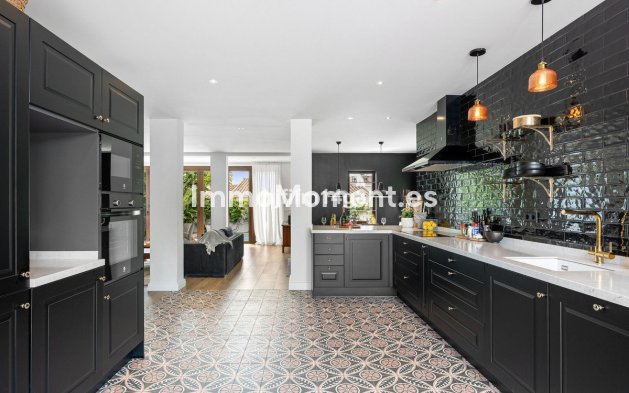 Reventa - Villa independiente - Estepona  - Estepona Centro