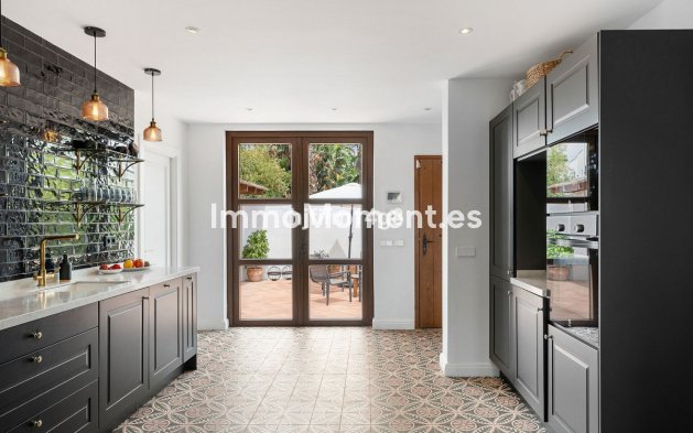 Reventa - Villa independiente - Estepona  - Estepona Centro