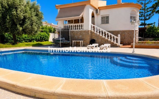 Wiederverkauf - Freistehende Villa - Torrevieja - La Siesta