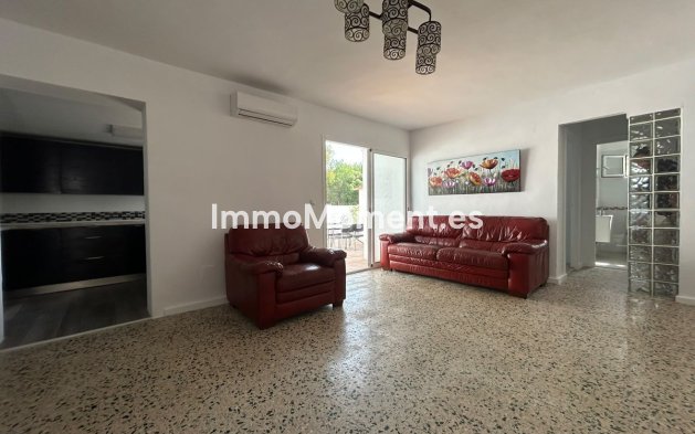 Resale - Detached villa - Estepona - Estepona Centro