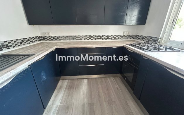 Resale - Detached villa - Estepona - Estepona Centro