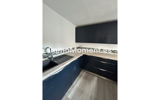 Resale - Detached villa - Estepona - Estepona Centro