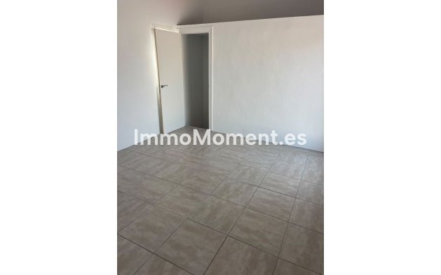 Resale - Detached villa - Estepona - Estepona Centro