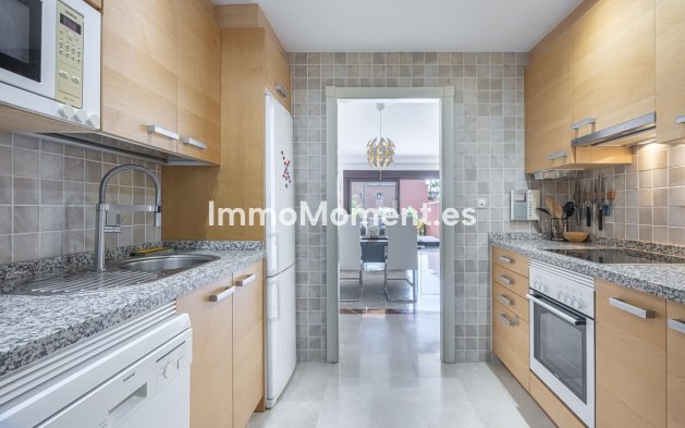 Resale - Apartment - Estepona - Estepona Centro