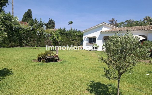 Reventa - Villa independiente - Estepona  - Estepona Centro