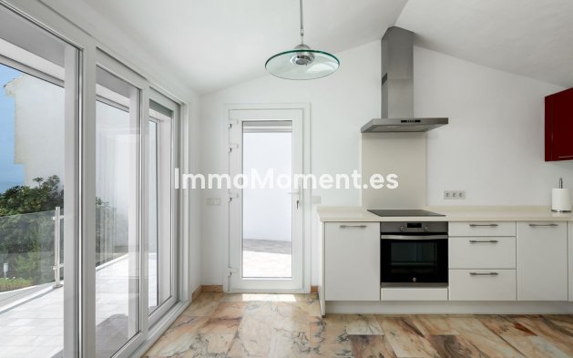 Resale - Detached villa - Estepona - Estepona Centro