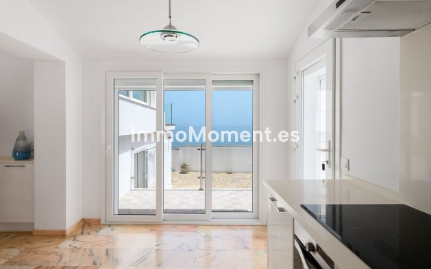 Resale - Detached villa - Estepona - Estepona Centro