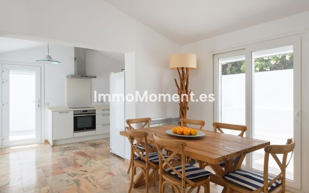 Resale - Detached villa - Estepona - Estepona Centro