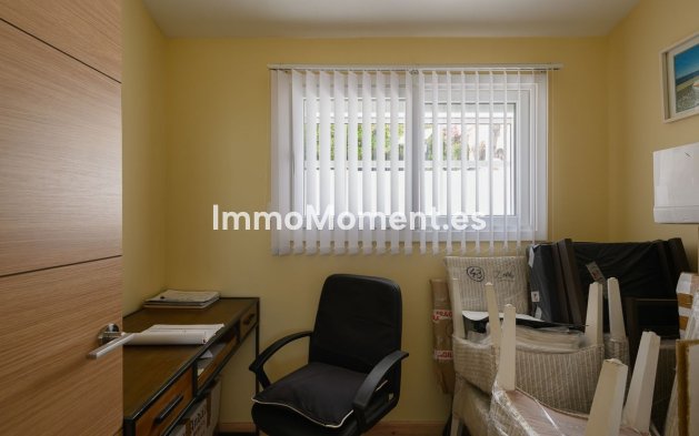 Resale - Detached villa - Estepona - Estepona Centro