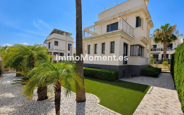 Wiederverkauf - Freistehende Villa - Orihuela Costa - Cabo roig - La Zenia