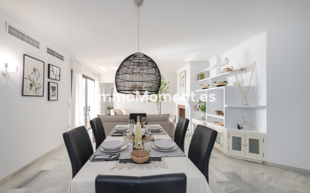 Resale - Apartment - Puerto Banús