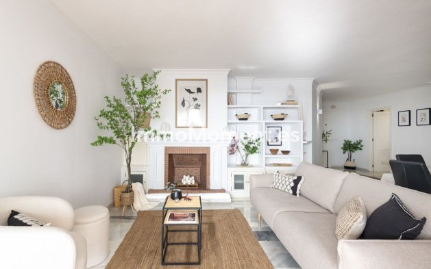 Resale - Apartment - Puerto Banús