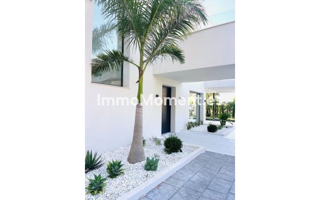 Wiederverkauf - Freistehende Villa - Marbella - Nueva Andalucía