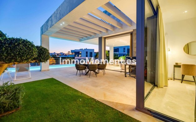 Reventa - Villa independiente - Estepona  - Cancelada