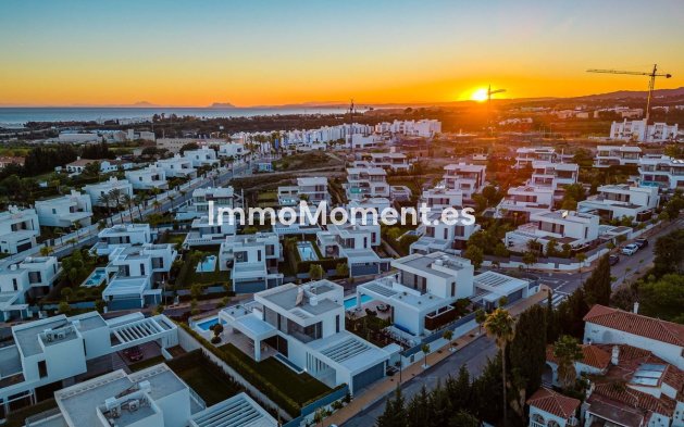 Reventa - Villa independiente - Estepona  - Cancelada
