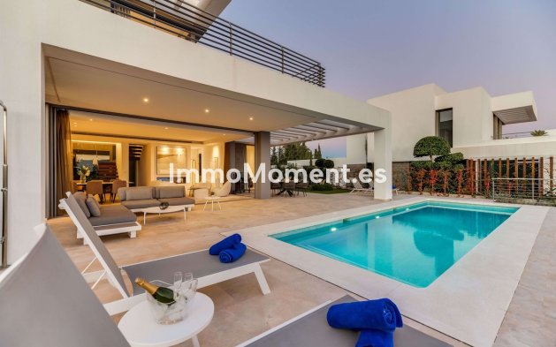 Reventa - Villa independiente - Estepona  - Cancelada