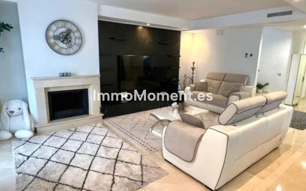 Resale - Apartment - Marbella - Nueva Andalucía