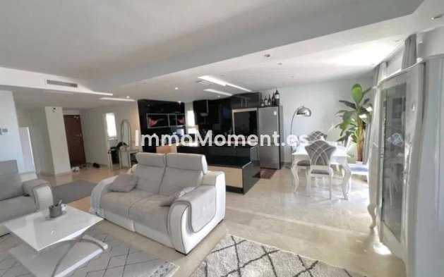 Resale - Apartment - Marbella - Nueva Andalucía