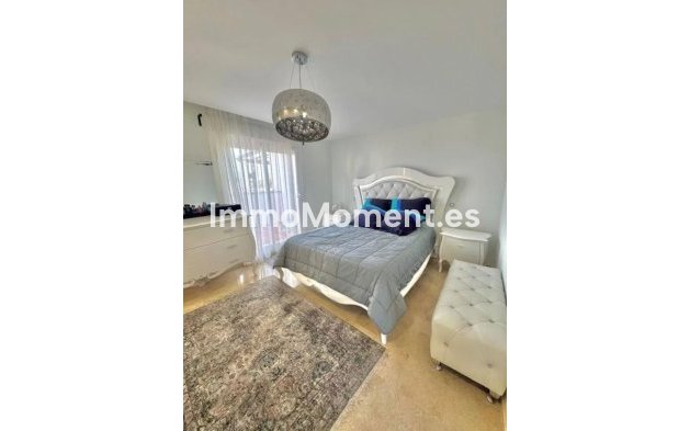 Resale - Apartment - Marbella - Nueva Andalucía