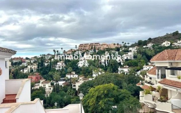 Resale - Apartment - Marbella - Nueva Andalucía