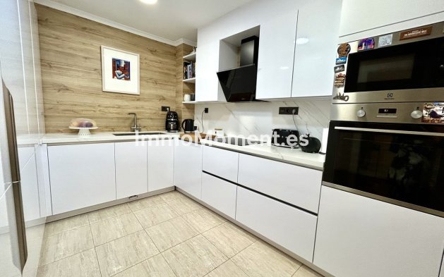 Resale - Apartment - Torrevieja - Torrevieja Centro