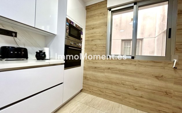 Resale - Apartment - Torrevieja - Torrevieja Centro