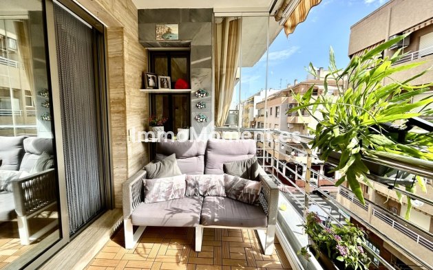 Resale - Apartment - Torrevieja - Torrevieja Centro