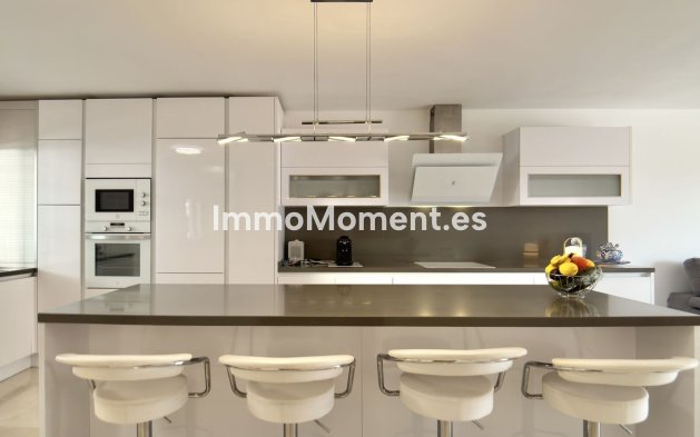 Resale - Apartment - Marbella - Nueva Andalucía