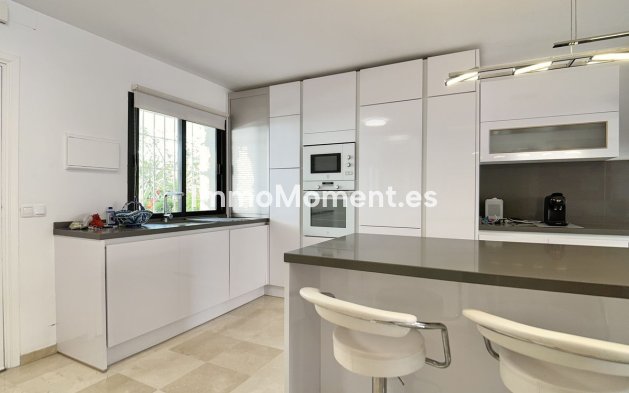 Resale - Apartment - Marbella - Nueva Andalucía