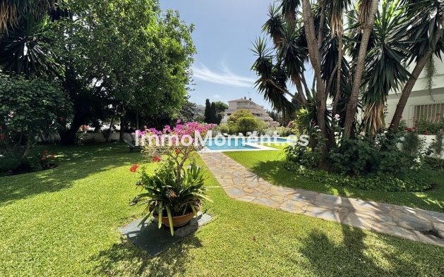 Resale - Apartment - Marbella - Nueva Andalucía