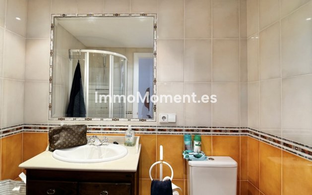 Resale - Apartment - Marbella - Nueva Andalucía
