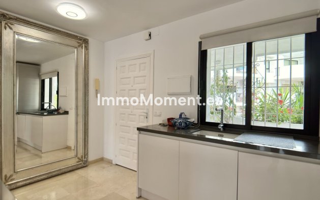 Resale - Apartment - Marbella - Nueva Andalucía