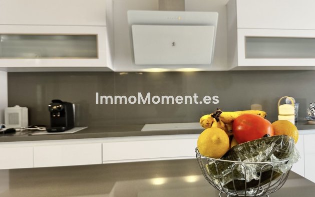 Resale - Apartment - Marbella - Nueva Andalucía