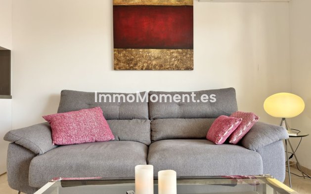 Resale - Apartment - Marbella - Nueva Andalucía
