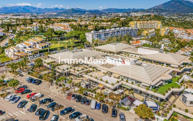 Resale - Apartment - Marbella - Nueva Andalucía