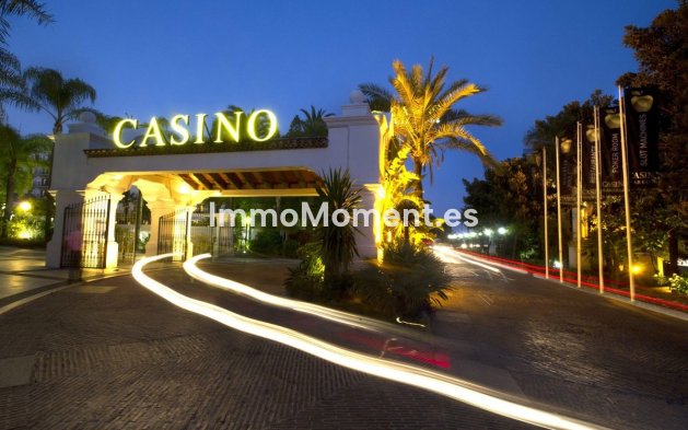 Resale - Apartment - Marbella - Nueva Andalucía