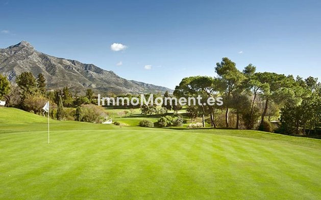 Resale - Apartment - Marbella - Nueva Andalucía