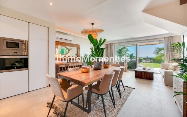 Resale - Townhouse - Marbella - Las Chapas