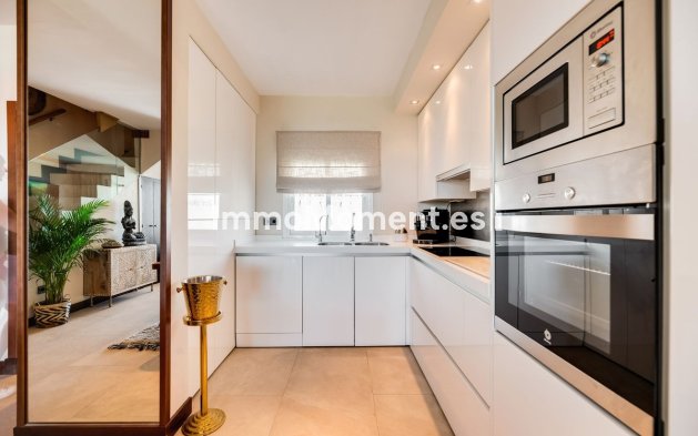 Resale - Townhouse - Marbella - Las Chapas