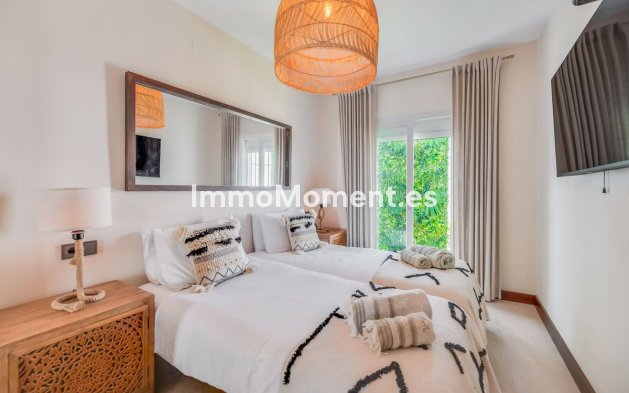 Resale - Townhouse - Marbella - Las Chapas