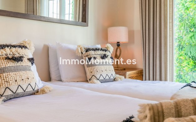 Resale - Townhouse - Marbella - Las Chapas